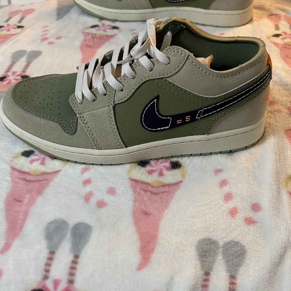 Nike Men's Olive and Tan Sneakers - Picture 3 of 8